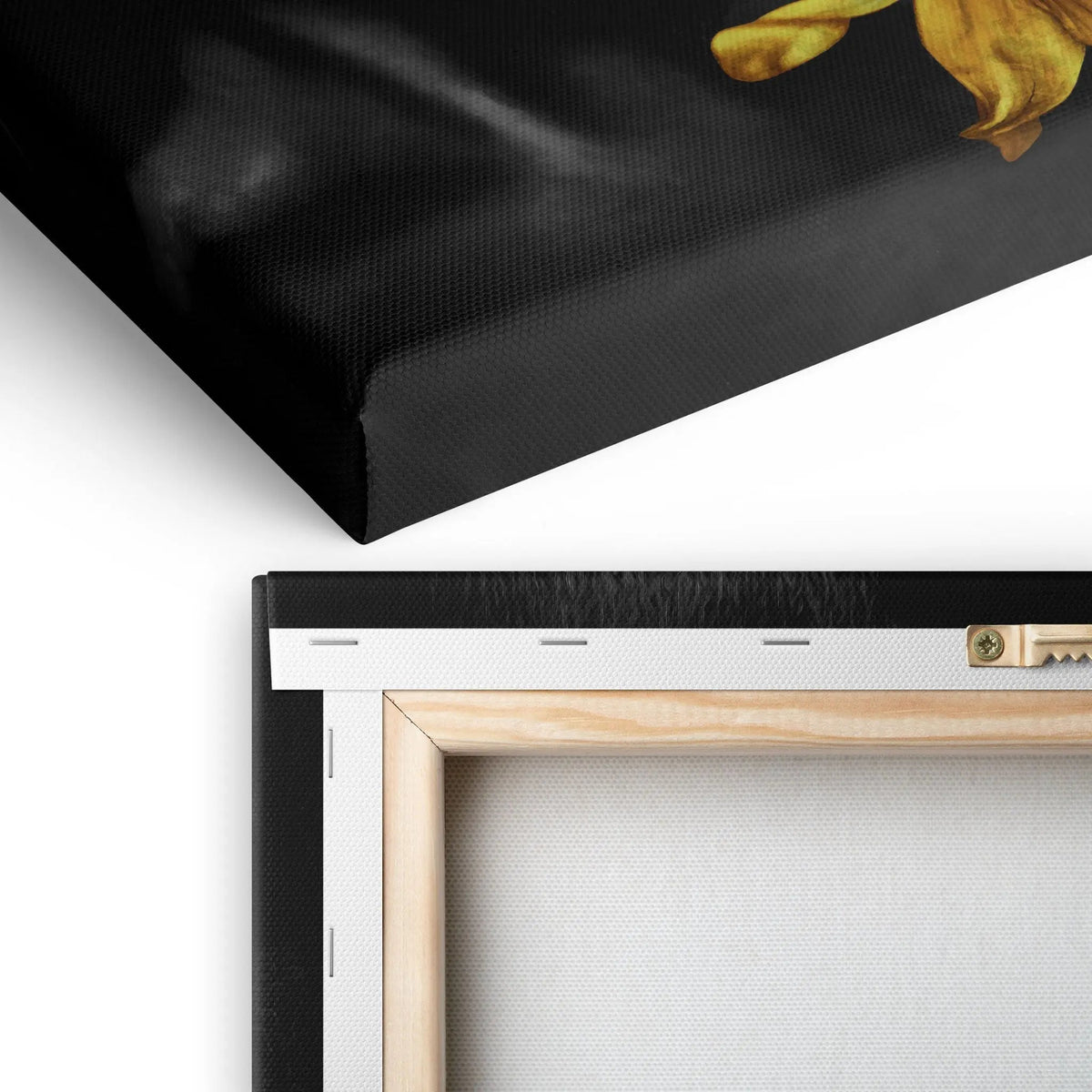 Tablou canvas care ilustreaza o femeie frumoasa cu buze aurii fantastice ce poarta o palarie si o floare de soare ilustrand eleganta si rafinamentul hatted lady