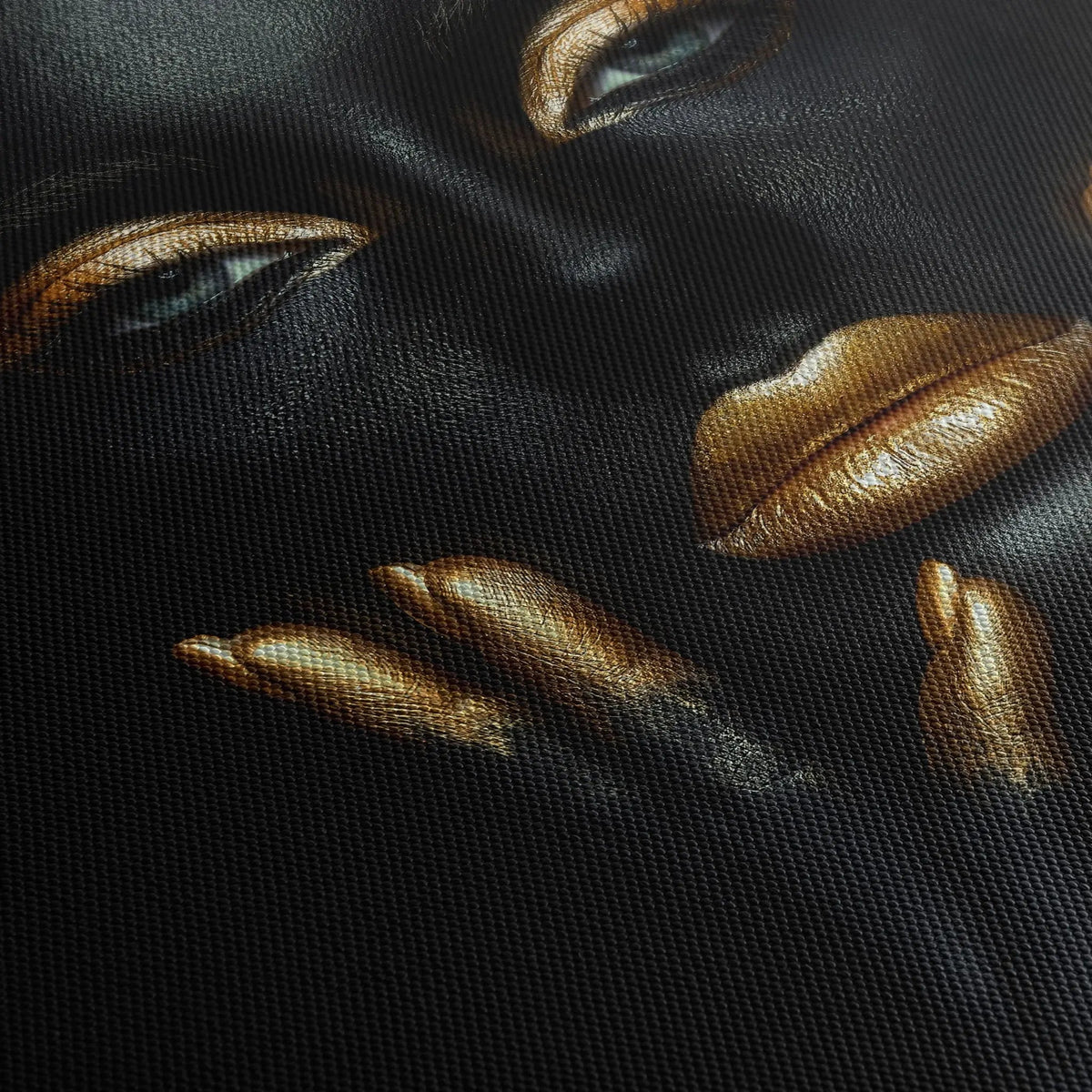Tablou canvas ce iustreaza o femeie afro cu machiaj auriu gold african art woman