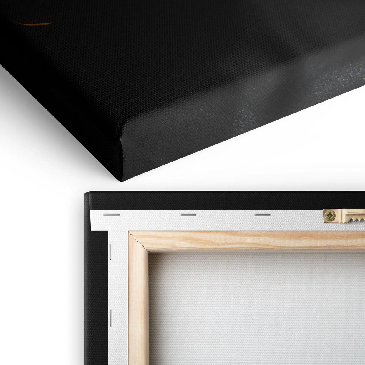 Tablou canvas ce prezinta o femeie afro cu machiaj si unghii aurii shimmer charm