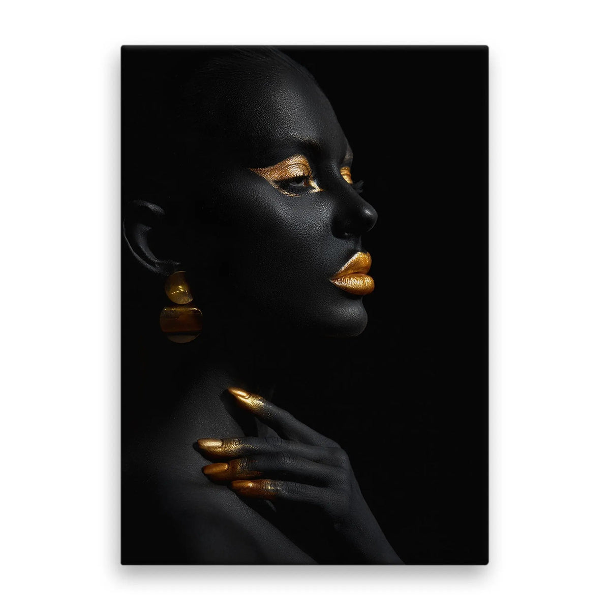 Tablou canvas ce iustreaza o femeie afro accesorizata cu bijuteri aurii si machiaj auriu beauty of black