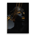Tablou canvas ce prezinta o femeie afro avand lanturi aurii golden queen