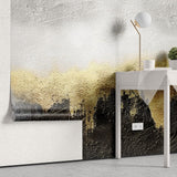 Tapet personalizat abstract cu un efect estompat de auriu si carbune creand o atmosfera misterioasa si eleganta blurry gold charcoal
