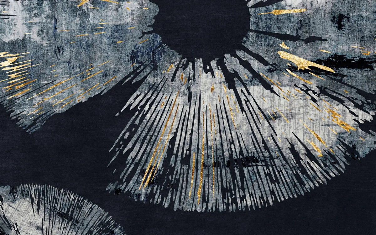 Tapet personalizat fine art cu reprezentare artistica a unui iris in nuante inchise si insertii aurii iris