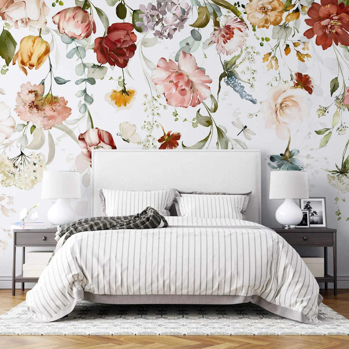 Tapet floral personalizat cu flori pictate in stil watercolor flower's veil