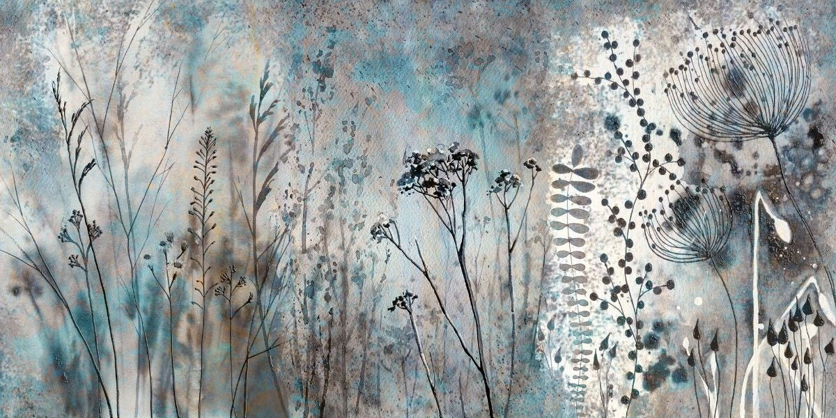 Tapet personalizat floral cu flori de camp in nuante delicate de albastru creand o atmosfera senina si proaspata blue wildflowers