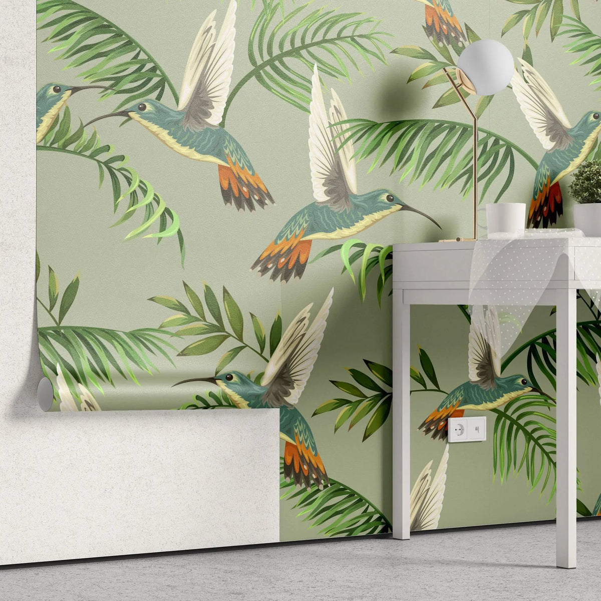 Tapet personalizat cu frunze tropicale de palmier si pasari exotice jacamar pe un fundal verde wildlife jacamar