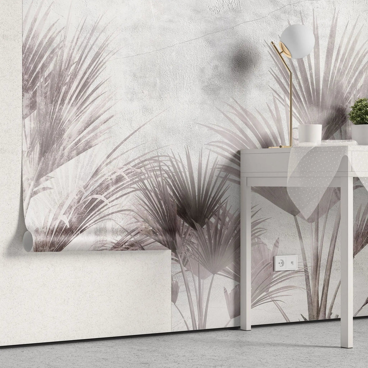 Tapet personalizat leaf cu frunze de palmier latania pe un fundal de perete fisurat grey latania