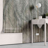 Tapet personalizat leaf cu frunze de palmier in nuante de verde pe un fundal inchis de perete texturat palm green