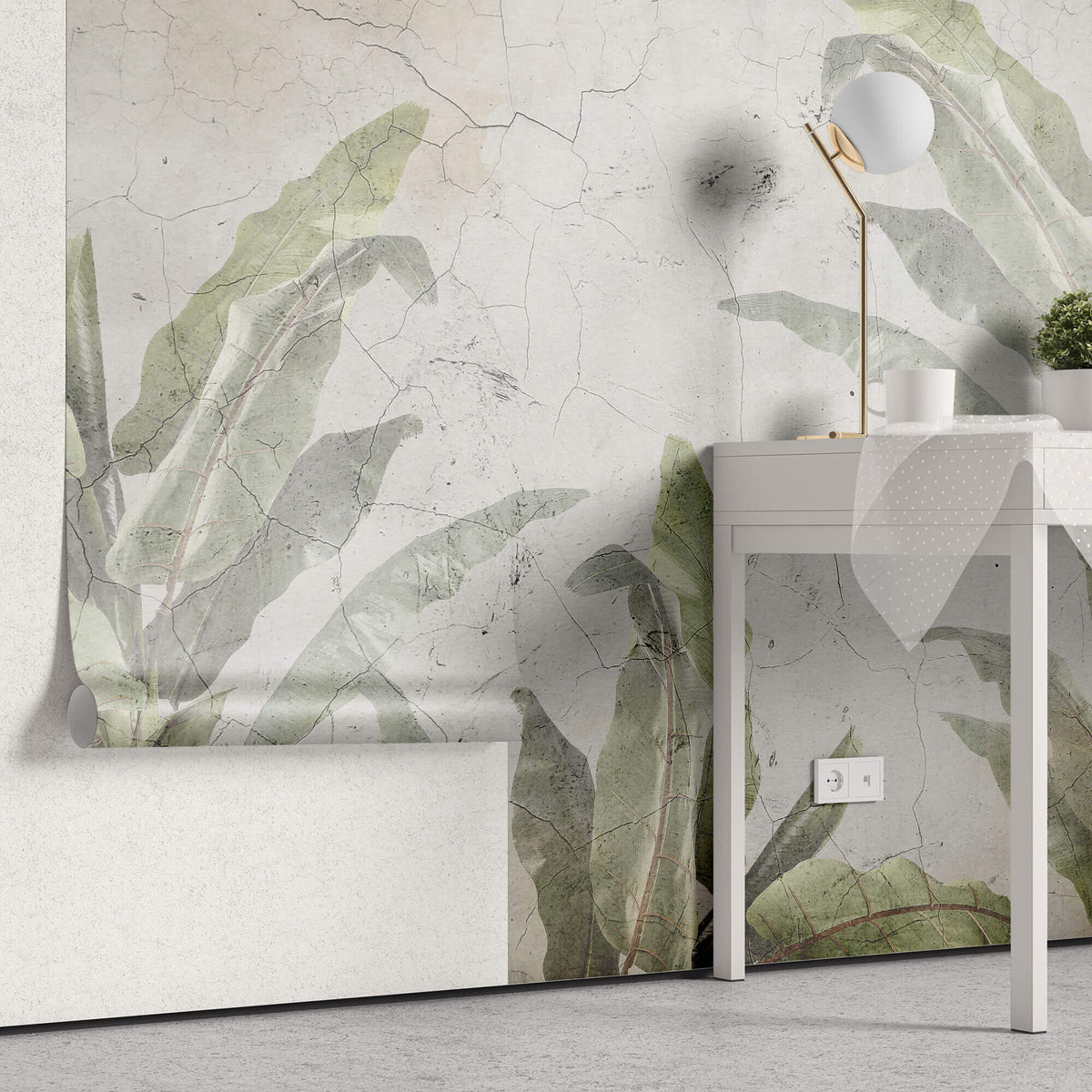 Tapet Personalizat Leaf cu bananieri in fundal stucco vintage - CRACKED WALL LEAVES