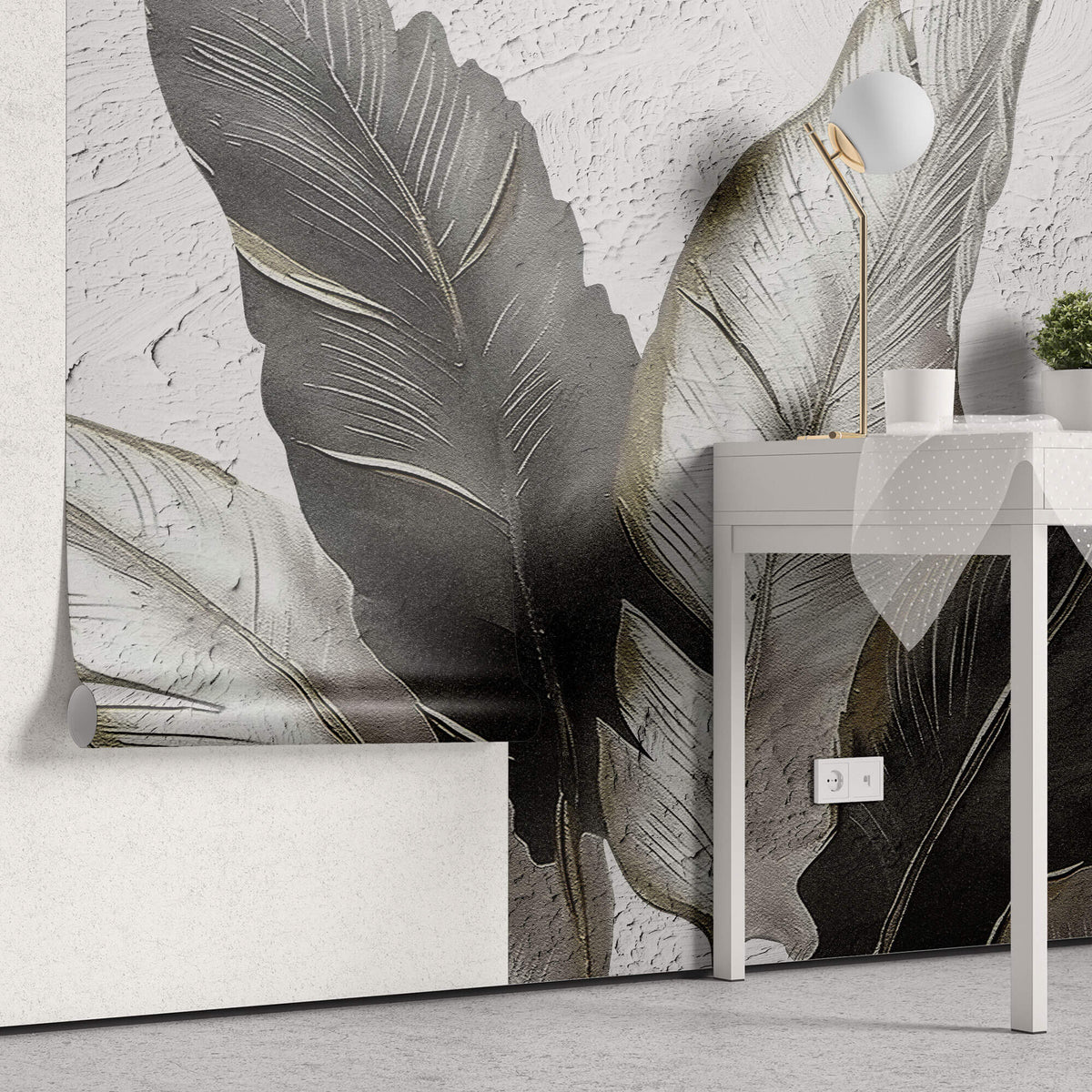 Tapet Personalizat Leaf cu pene gri si negre pe un fundal texturat stucco - ELEGANT STUCCO FEATHERS