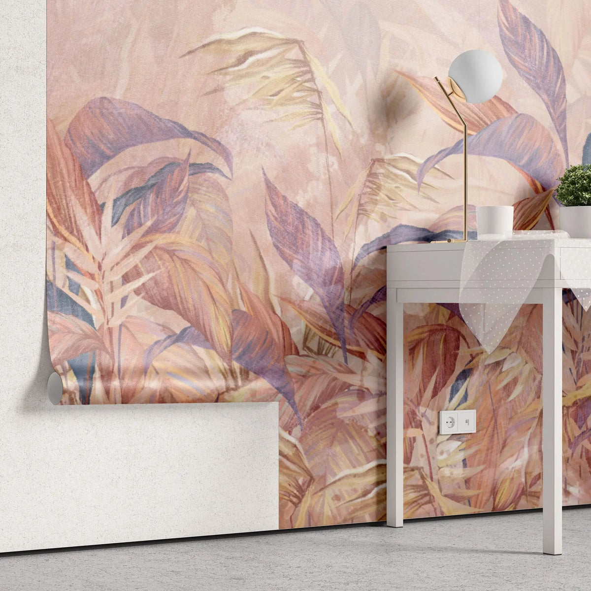 Tapet tropical personalizat cu o selectie de frunze de sterilitia bananier si palmier in nuante rose gold pastelate cu efect de pictura rose wilderness