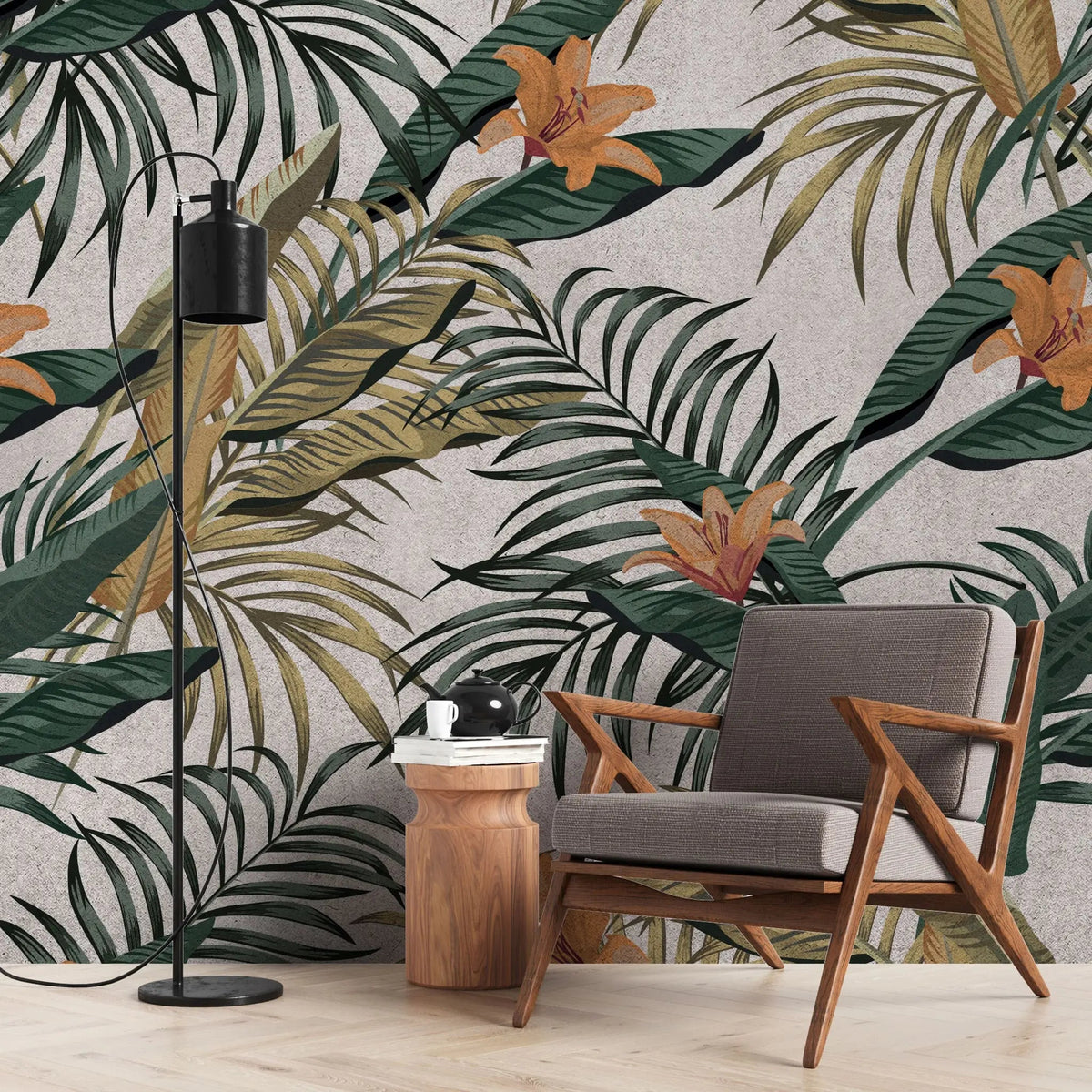 Tapet tropical personalizat cu flori tropicale de crin salbatic printre frunze de palmier si plante tropicale cu fundal bej texturat wild lilium