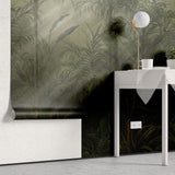 Tapet personalizat tropical cu straturi texturate in nuante vii de verde inchis oferind o senzatie de profunzime si mister tropical texture dark