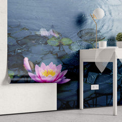 Fototapet Zen Oriental cu floare de lotus roz aflata in ploaie - RAINY PINK LOTUS