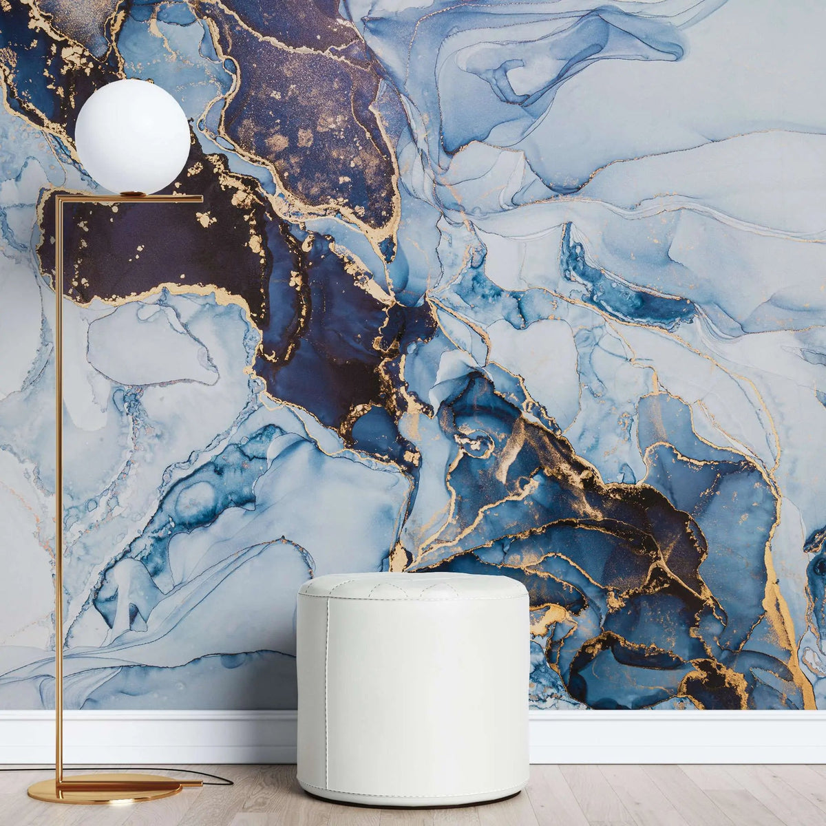 Tapet personalizat marble in nuante de albastru cu insertii aurii blue nebula