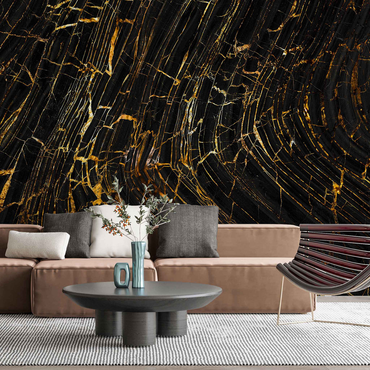 Tapet personalizat marble in nuante de negru cu insertii aurii golden lava