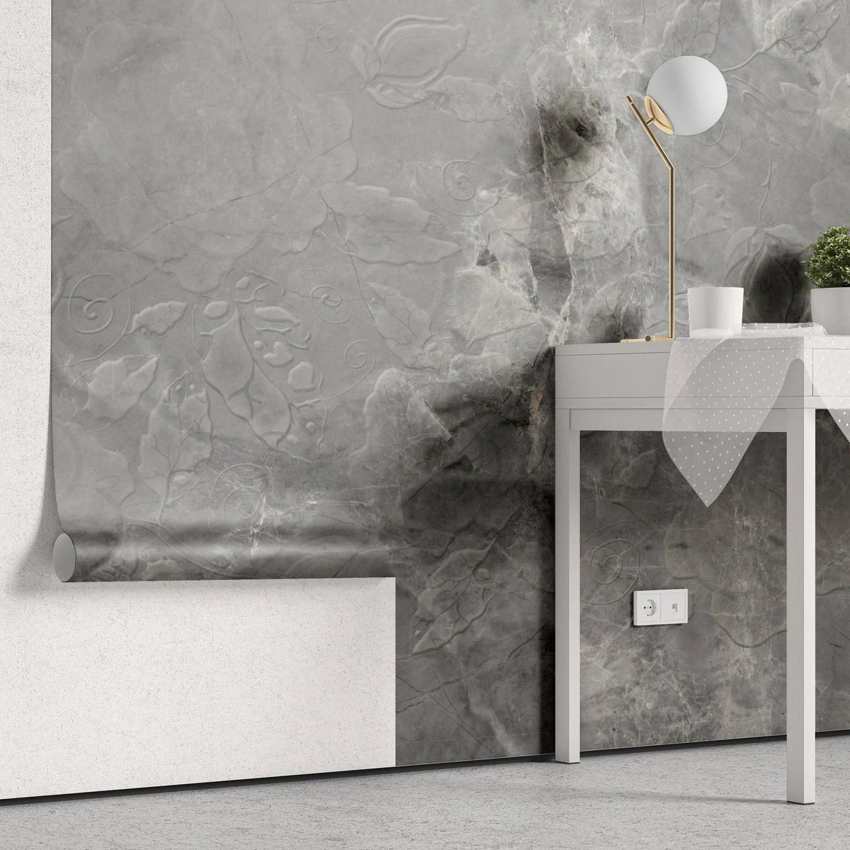 Tapet personalizat marble in nuante de gri cu flori in textura grey marble flowers