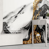 Tapet personalizat marble cu o textura de piatra asemanatoare lavei solidificate cu nuante aurii si negre pentru un impact vizual puternic gold lava