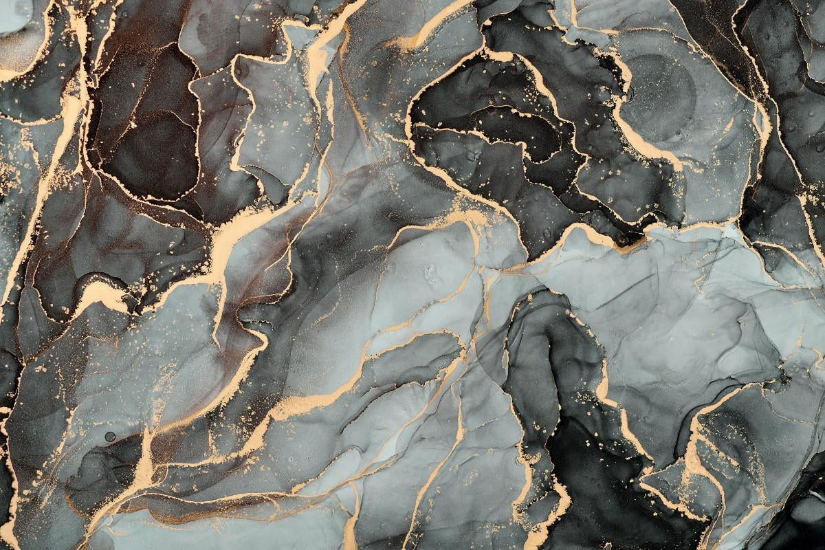 Tapet personalizat marble cu o marmura intunecata inspirata de roci vulcanice aducand un aspect robust si misterios volcanic marble