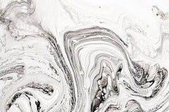 Tapet personalizat marble cu o marmura neagra cu insertii albe si gri asemanatoare cernelii ce adauga eleganta clasica spatiului white ink ii
