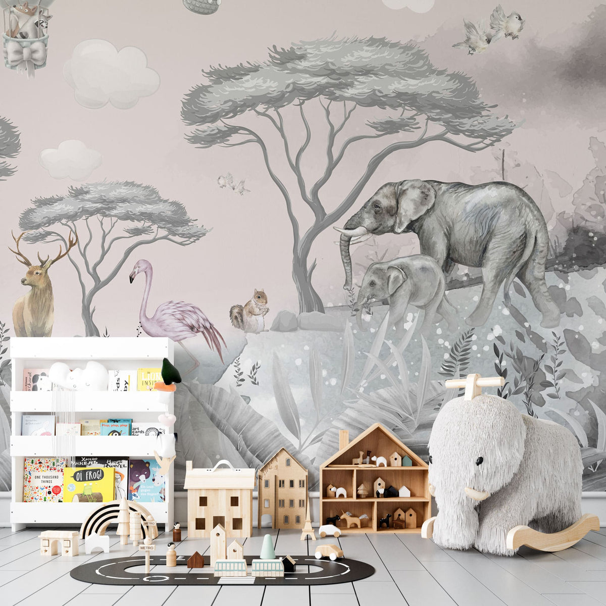 Tapet personalizat lumea animalelor pentru copii cu jungla gri cu cer roz pastel si girafe cerbi caprioare elefanti flamingo veverite pasari si baloane cu aer cald pastel pink jungle