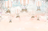 Tapet Personalizat Micii Exploratori cu baloane cu aer cald si animalute pe cerul roz pudrat - POWDERED PINK SKIES
