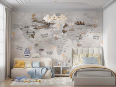 Tapet Personalizat Micii Exploratori cu harta lumii cu vegetatie si avioane pe un fundal gri deschis - SPARKLE GREY MAP