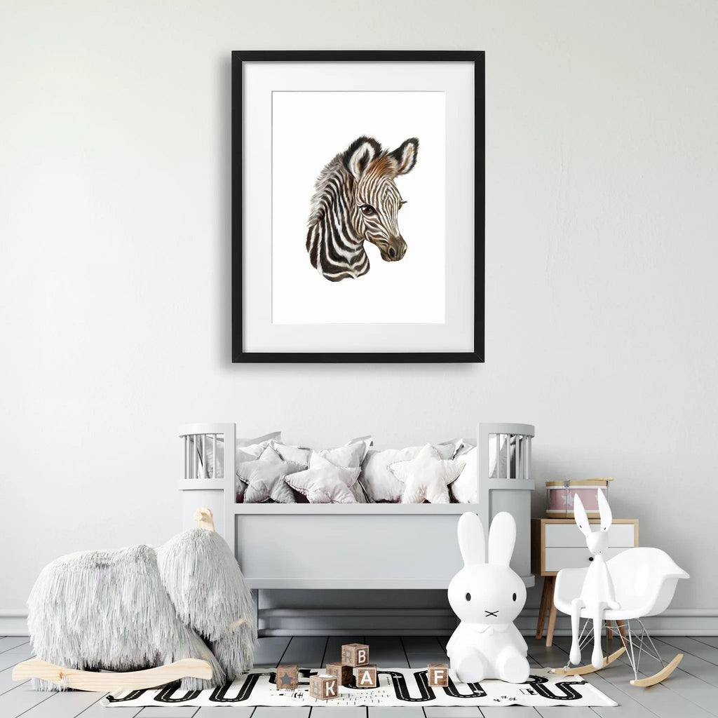 Tablou cu rama pentru copii care ilustreaza un pui de zebra care arata frumusetea si detaliile acestui animal zebra foal